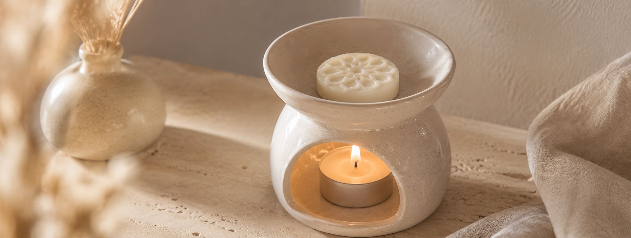 Fondant parfumé en cire végétale fondant dans un brûle-parfum Ambiance parfumée chaleureuse avec fondants alvea